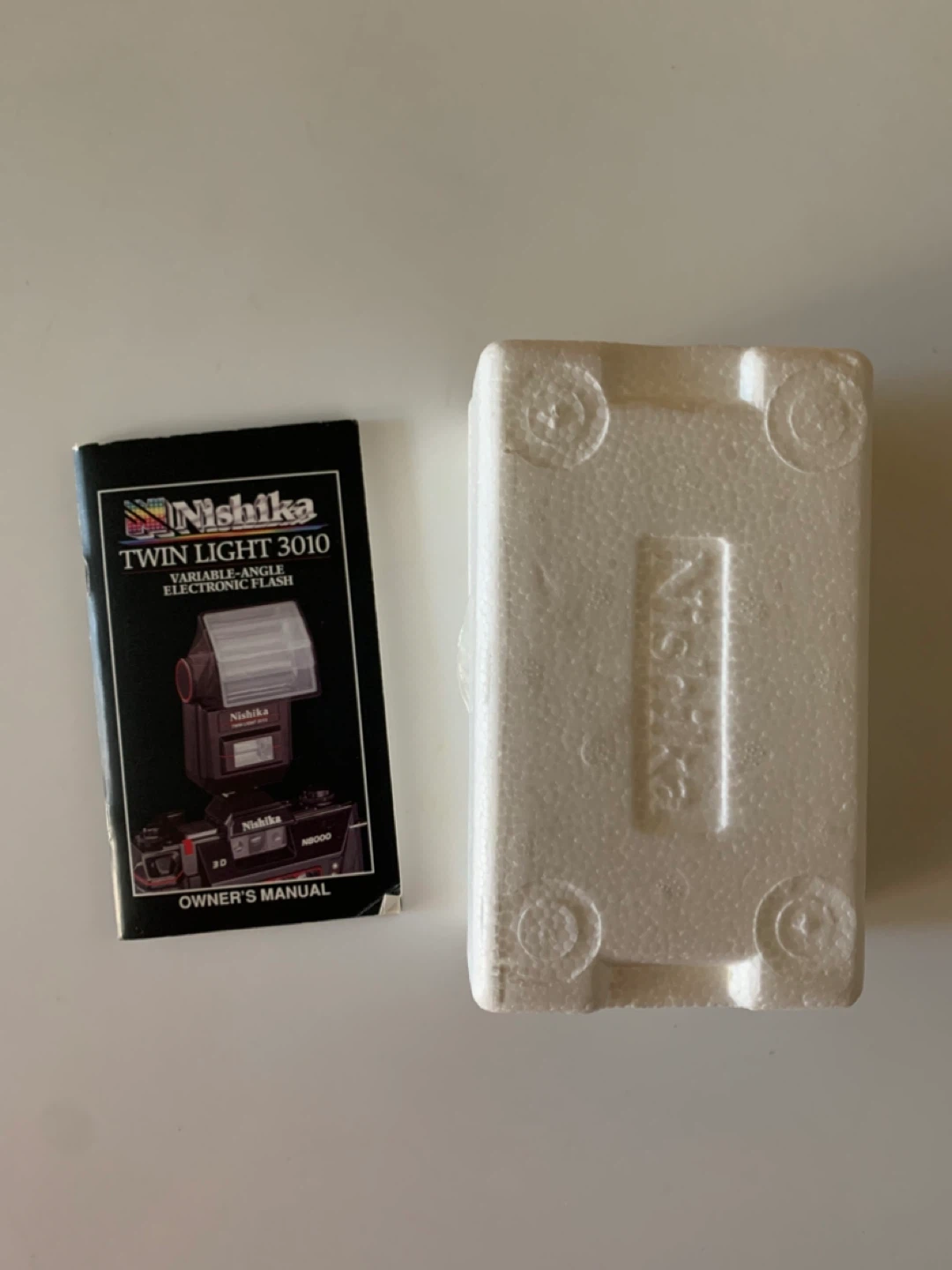 Nishika Twin Light 3010 Variable-Angle Electronic Flash - photo 3