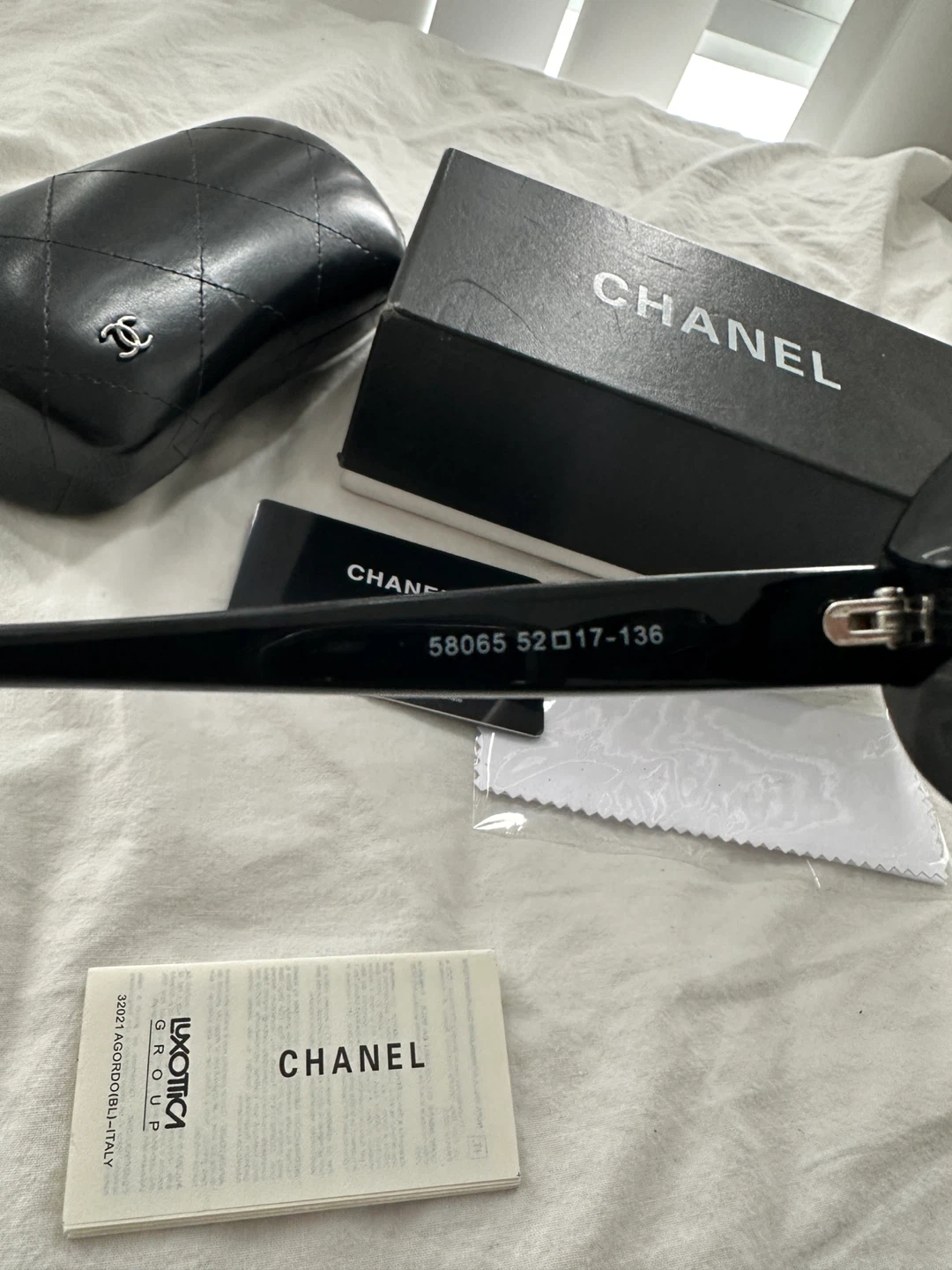 Chanel Black Sunglasses with Case - photo 4