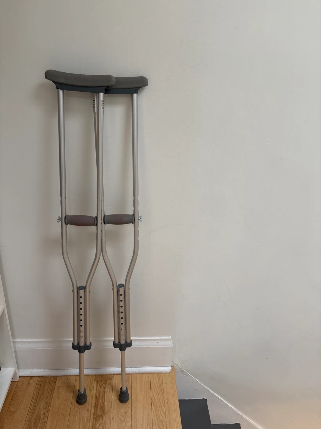 Adjustable Aluminum Crutches