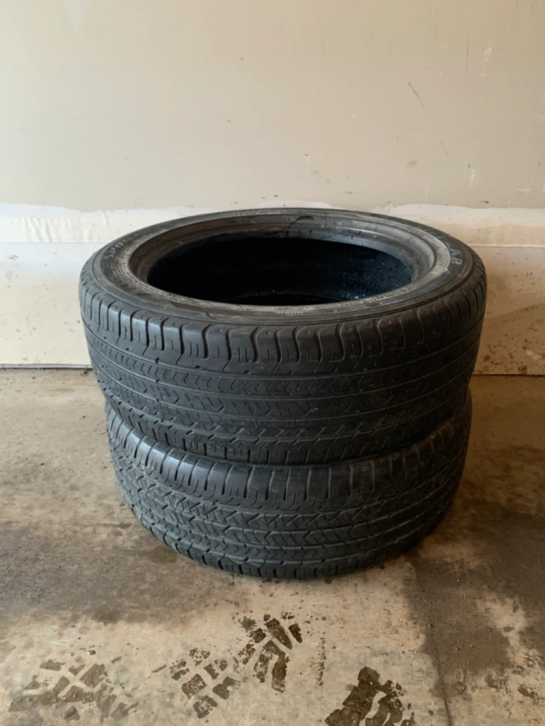 2 All Seasons Tires 195/55R16 in Very Good Condition - photo 2