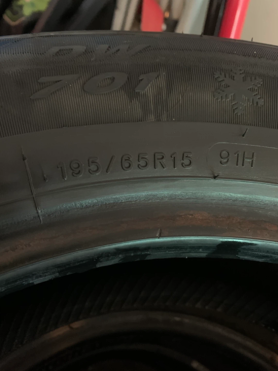 Set of 4 Winter Tires 195/65R15 in Very Good Condition - photo 5