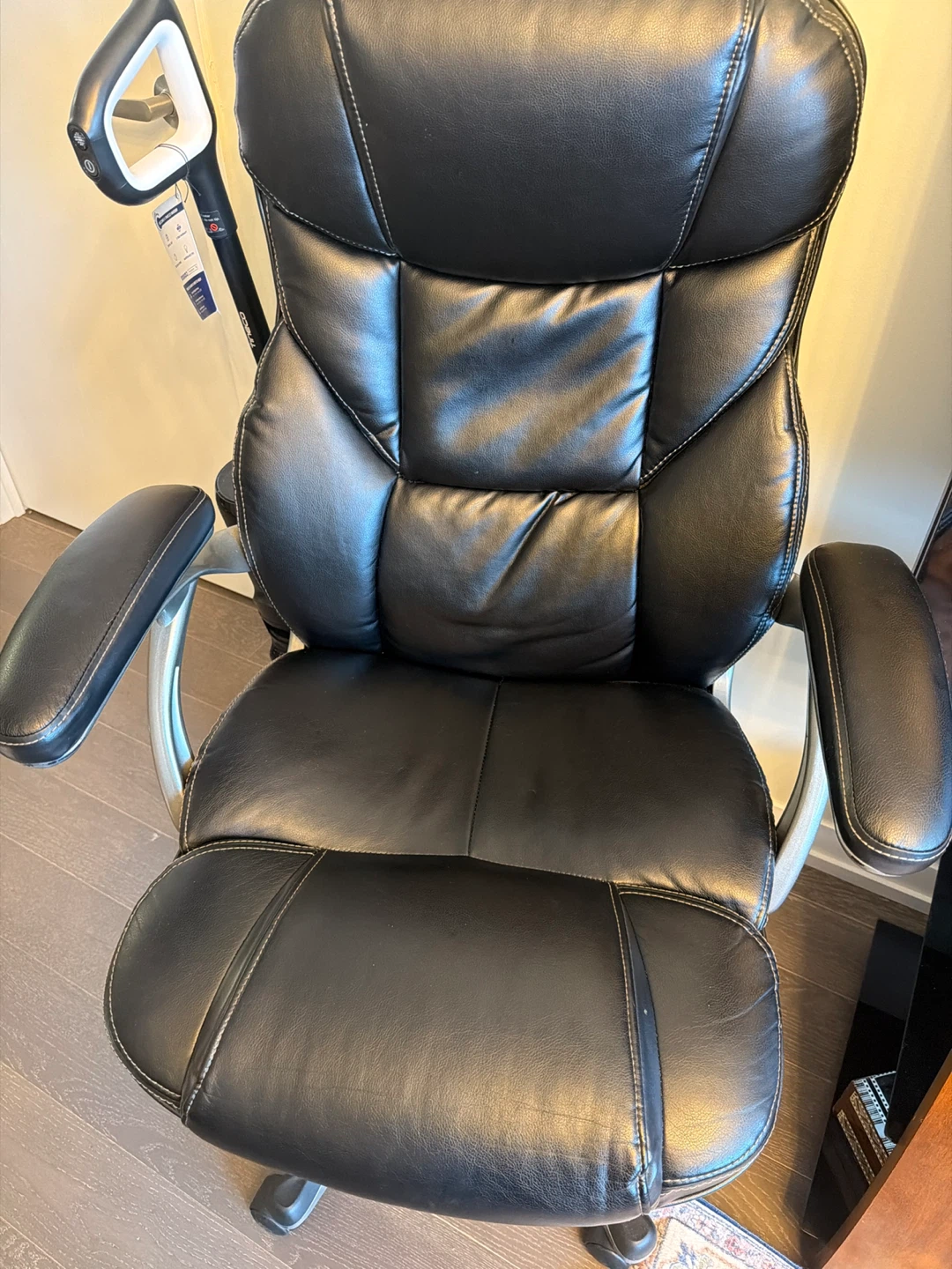 Black Leather Executive Office Chair - photo 2