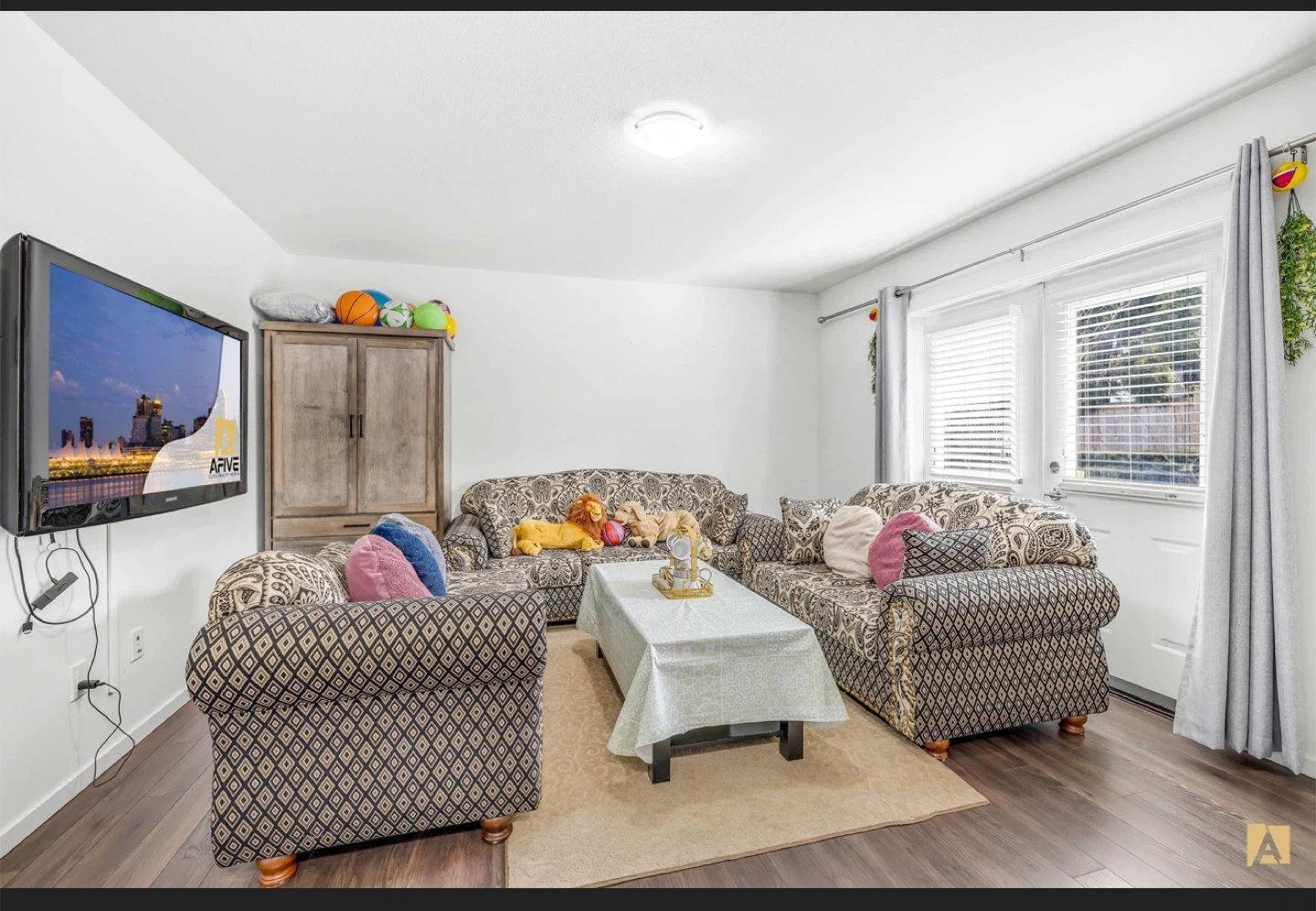 Fully furnished Private room with separate washroom - photo 4