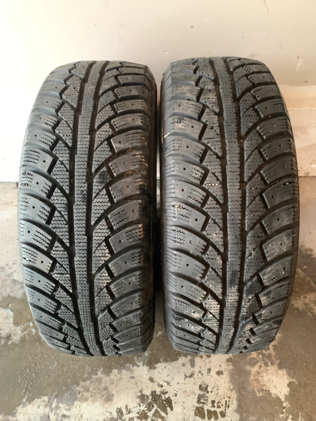 2 Winter Tires 195/60R15 Brand New Condition! - photo 3