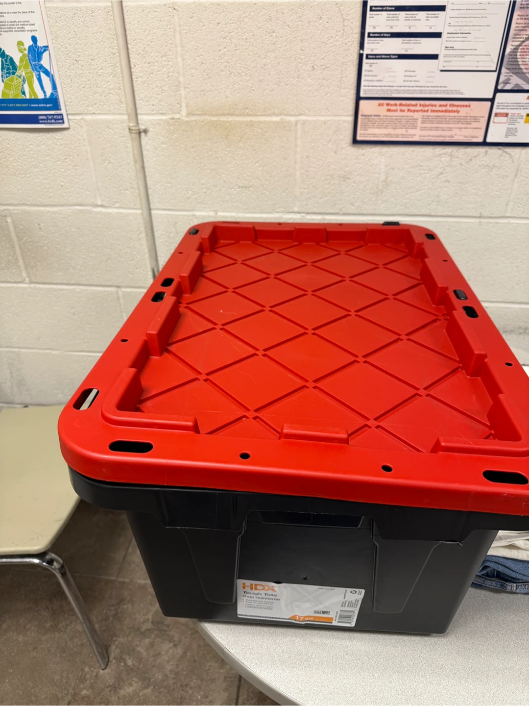 HDX 17-Gal Tough Tote - Stackable & Lockable🥕