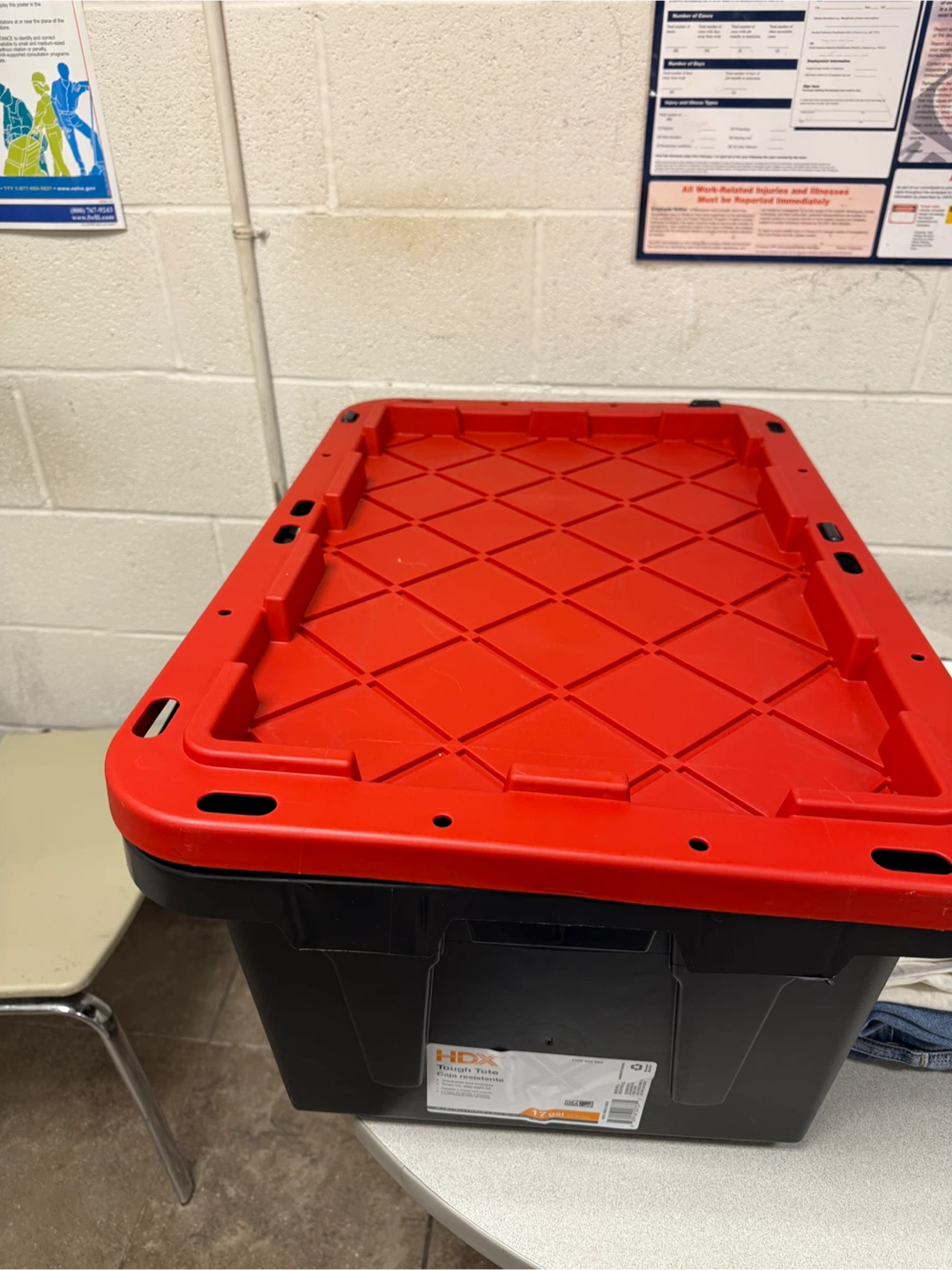 HDX 17-Gal Tough Tote - Stackable & Lockable🥕 - photo 4