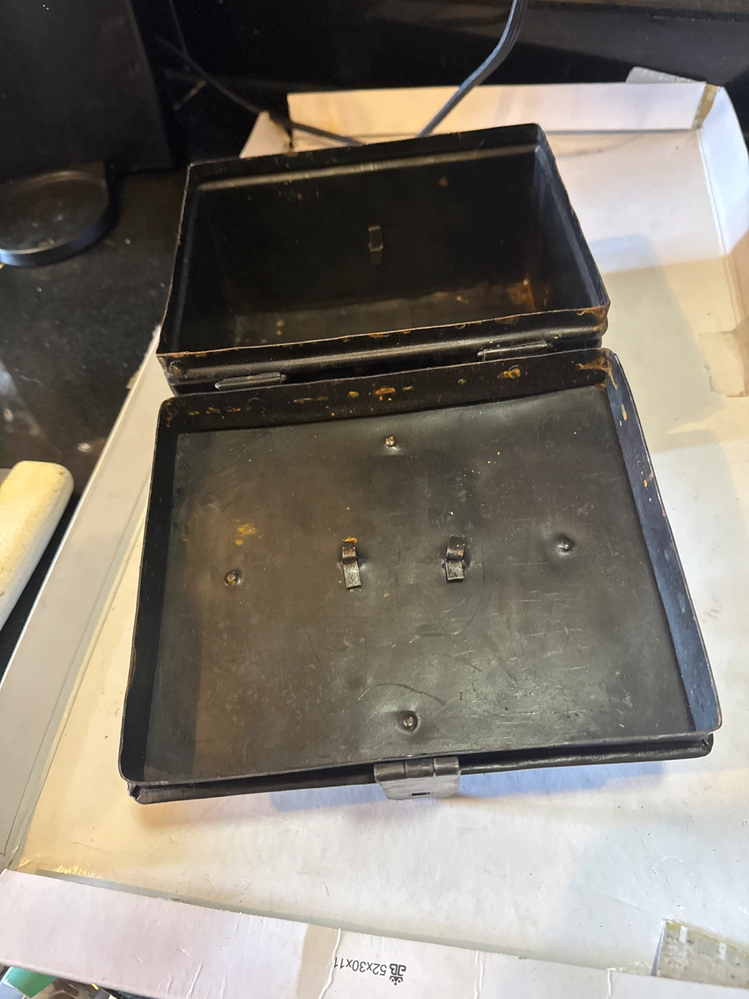 Vintage Metal Box - photo 4