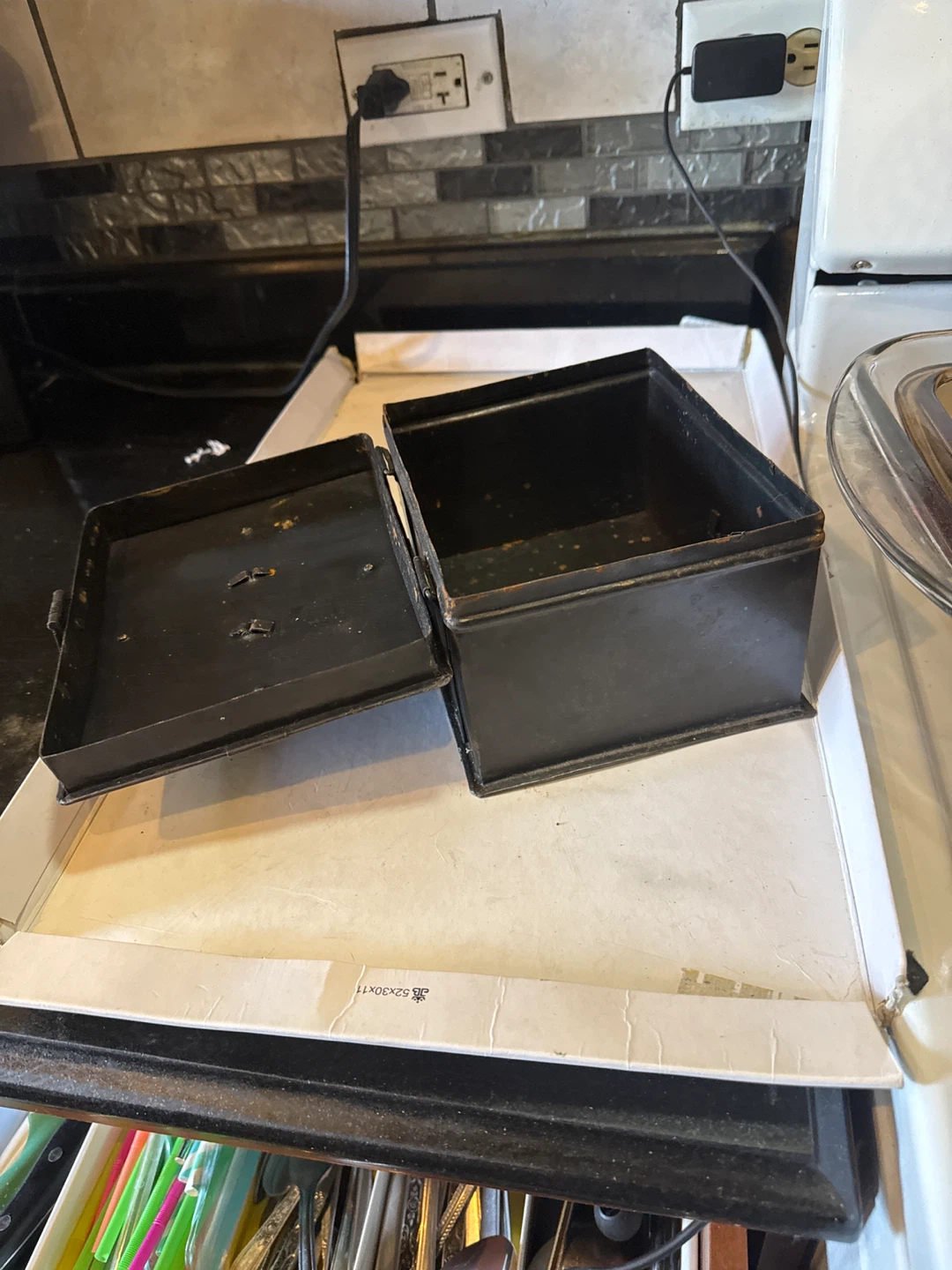 Vintage Metal Box - photo 3