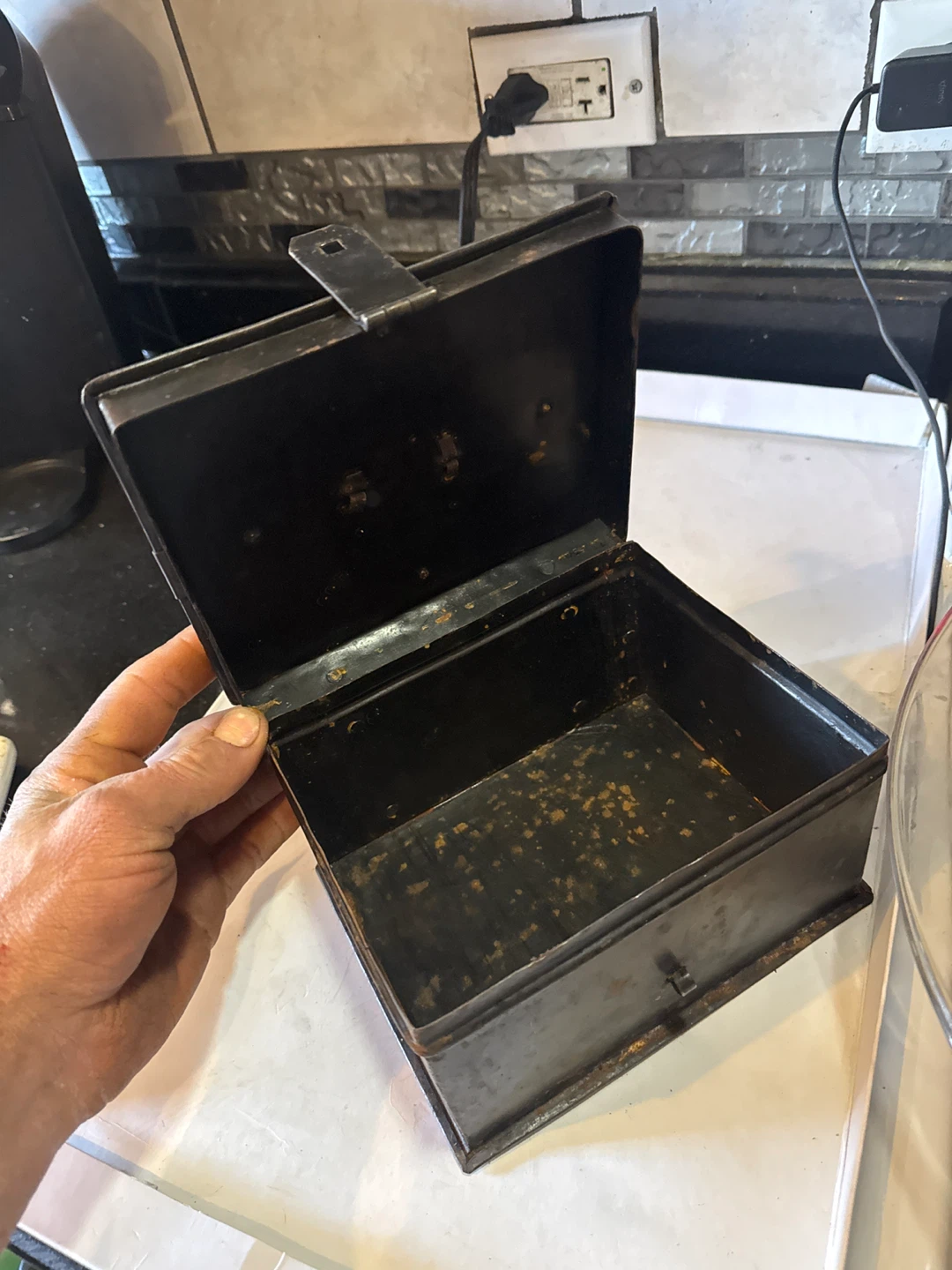 Vintage Metal Box - photo 2