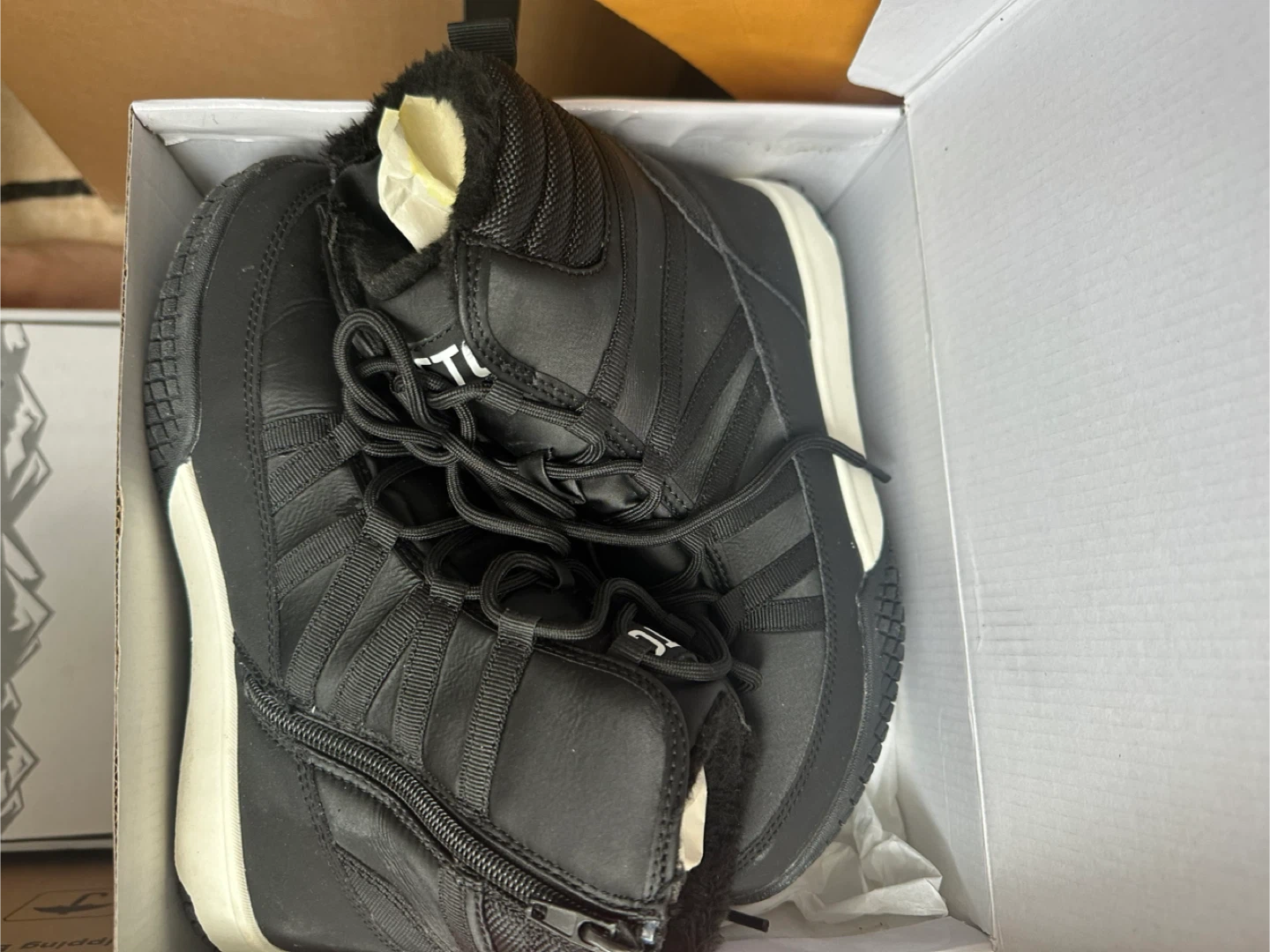 STQ Black Winter Boots, Size 7 - photo 3