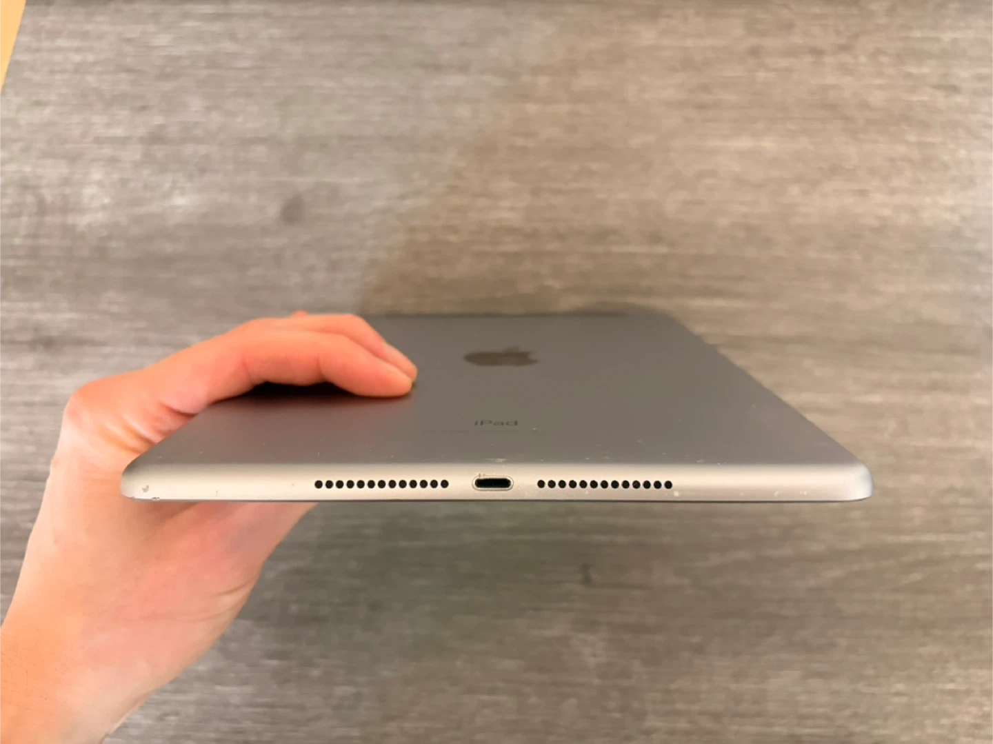 Apple iPad 5th Gen - photo 3