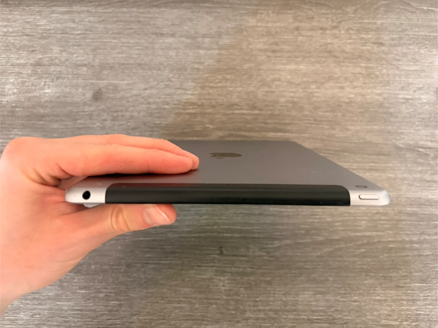 Apple iPad 5th Gen - photo 4