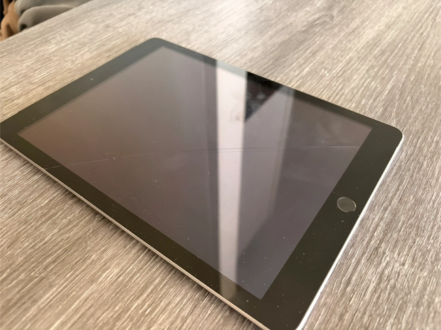 Apple iPad 5th Gen - photo 5