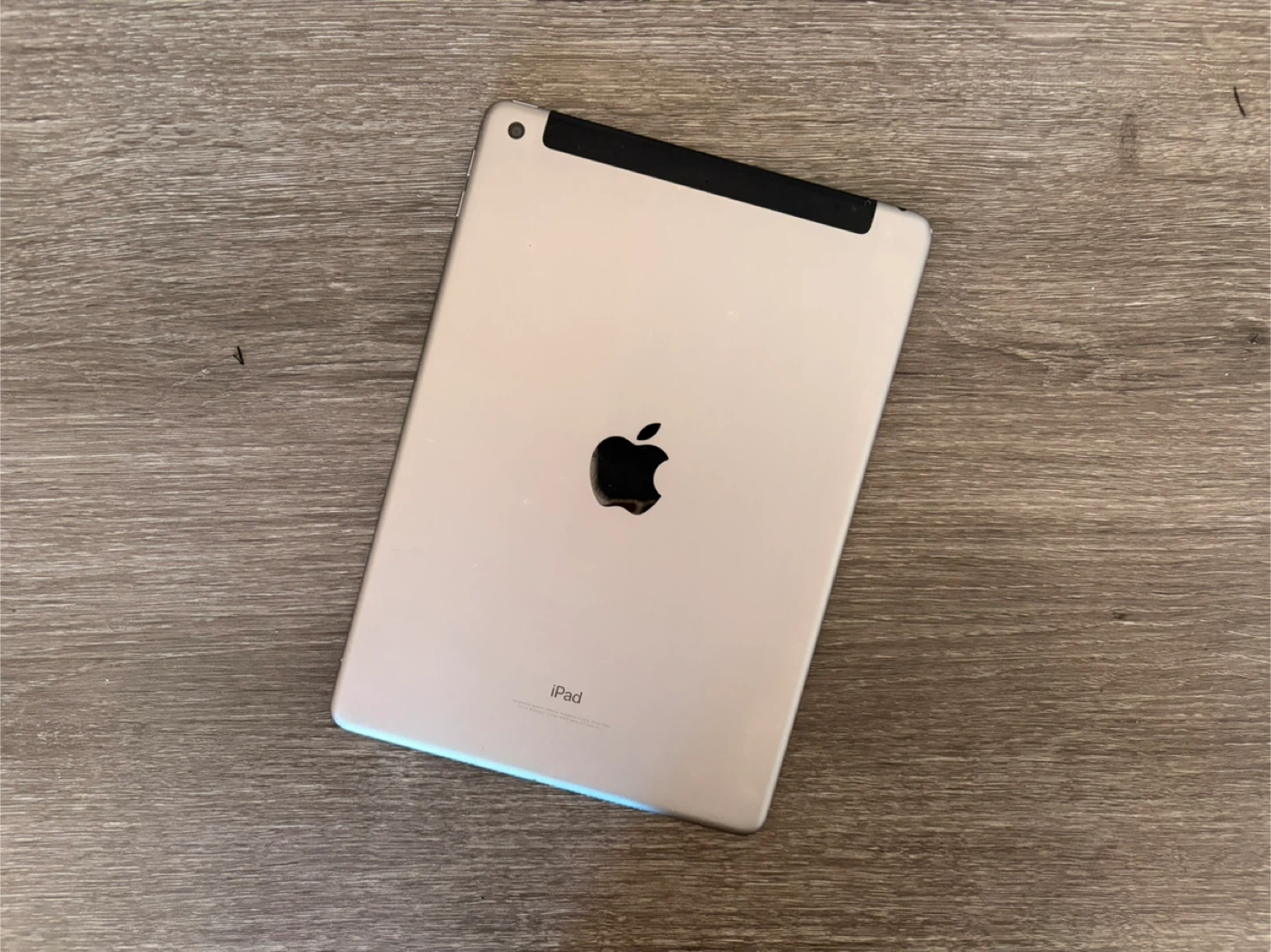 Apple iPad 5th Gen - photo 2