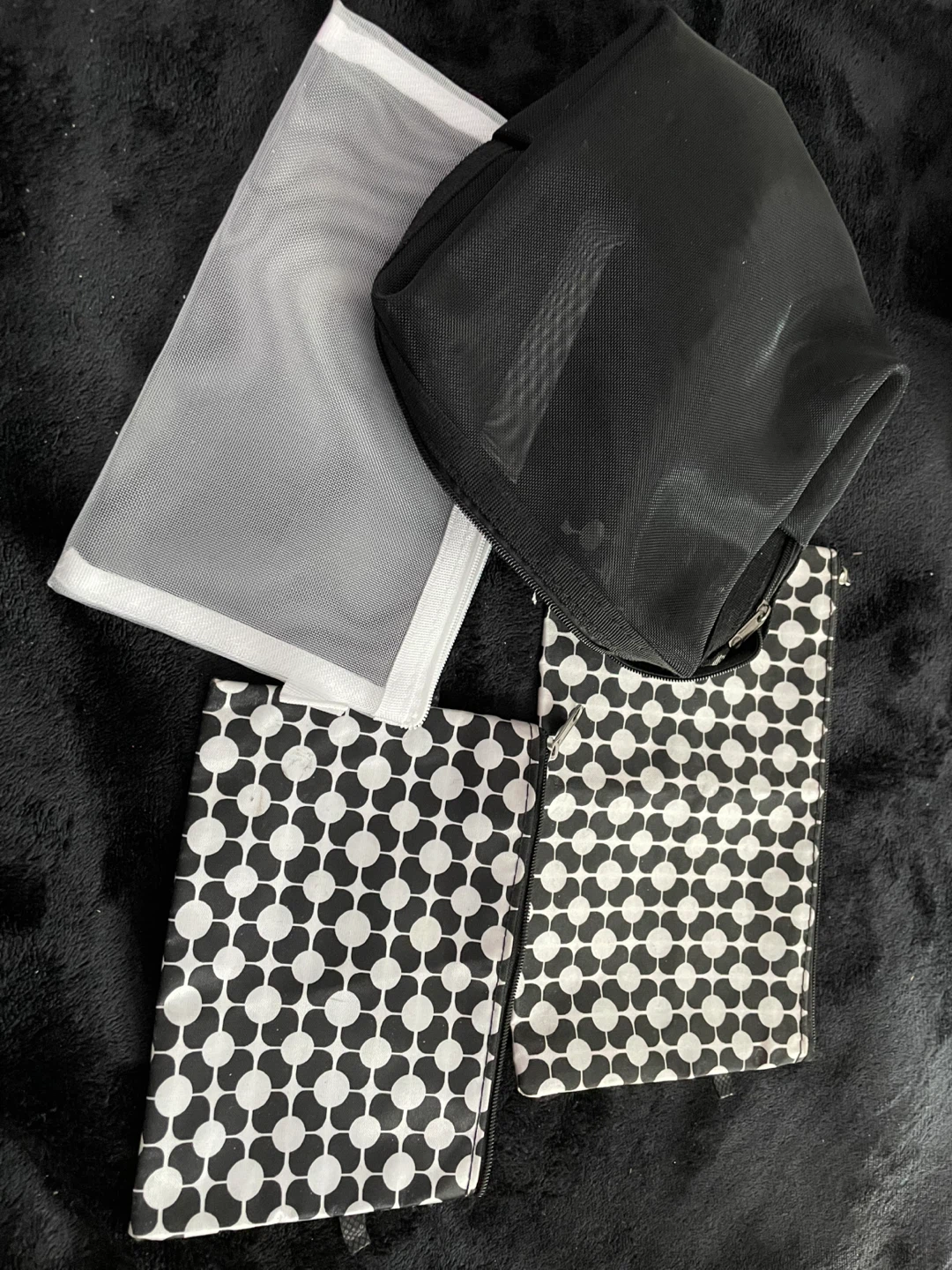 Black and White 4 Piece Makeup Bag Set - photo 2