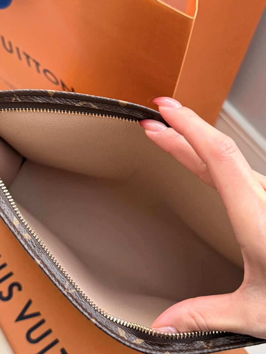 Louis Vuitton Toiletry Pouch 26 - photo 4