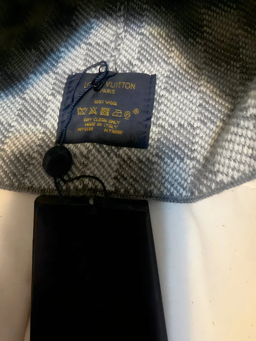 Louis Vuitton Grey Wool Beanie - photo 2