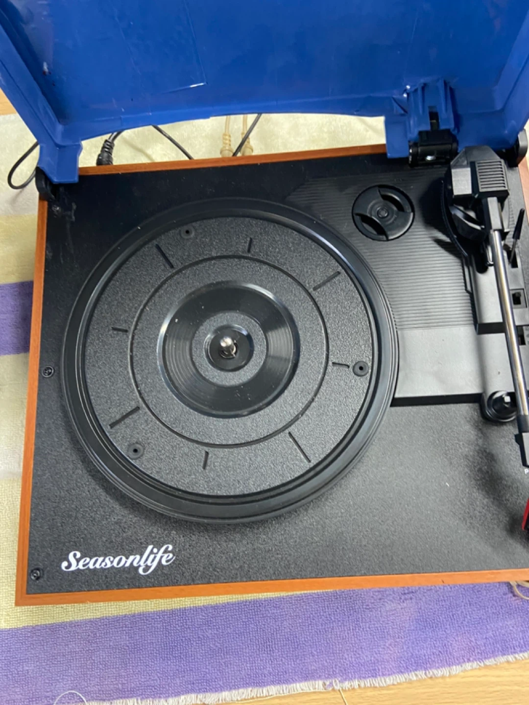 Turntable with powered multi media speakers - photo 4