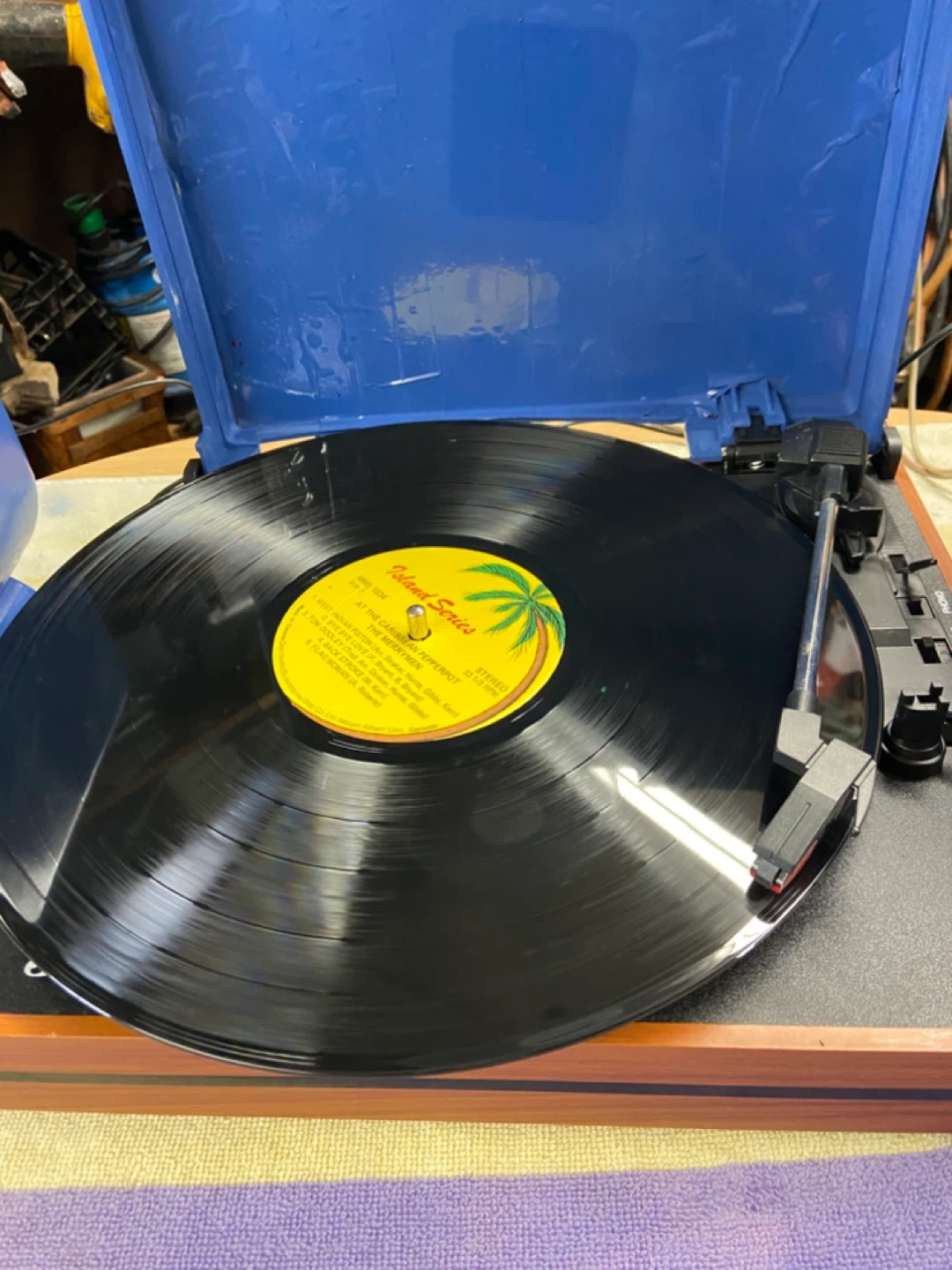 Turntable with powered multi media speakers - photo 3