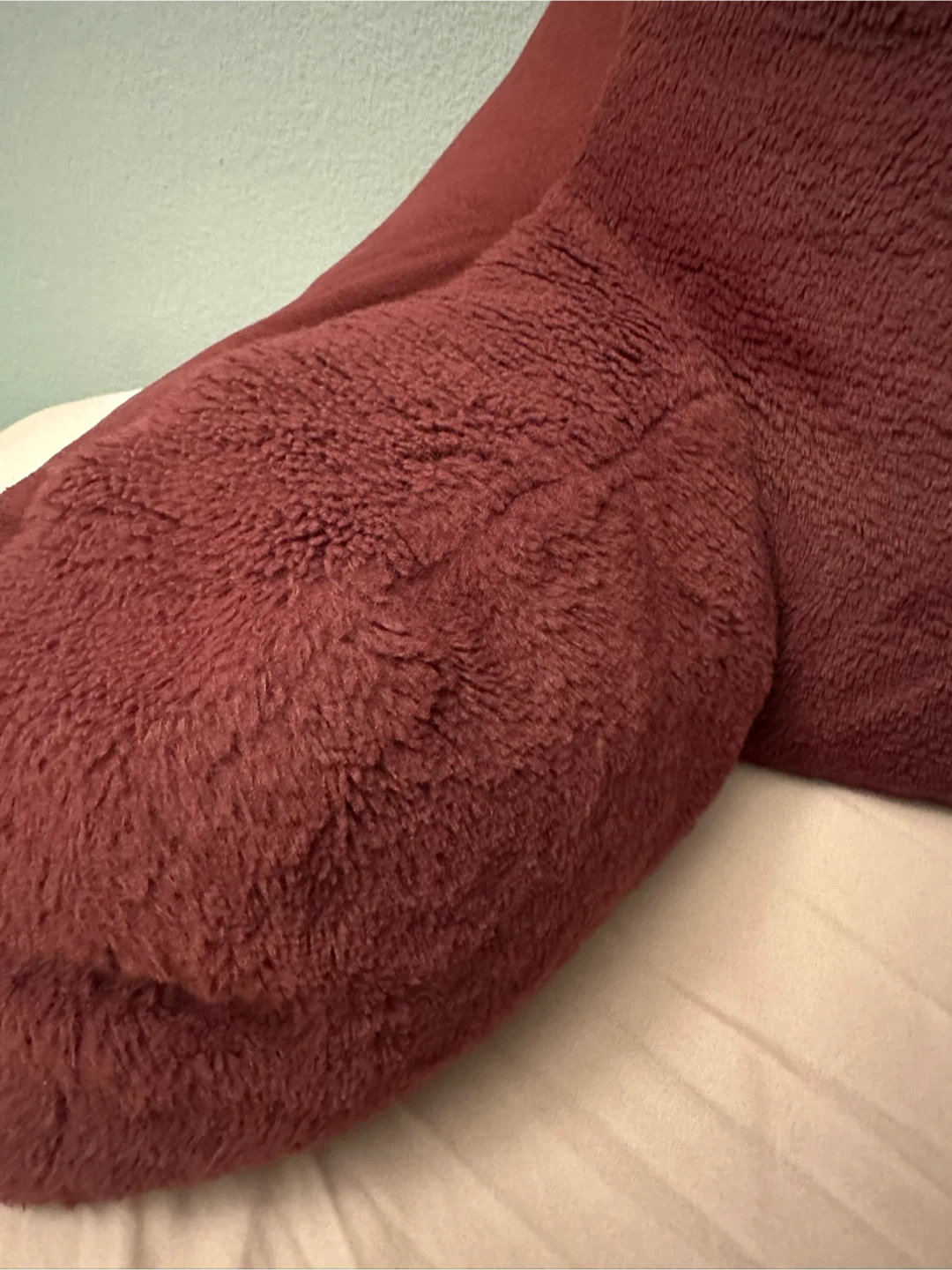 🥕 Burgundy Faux Fur Bed Rest Pillow - photo 2