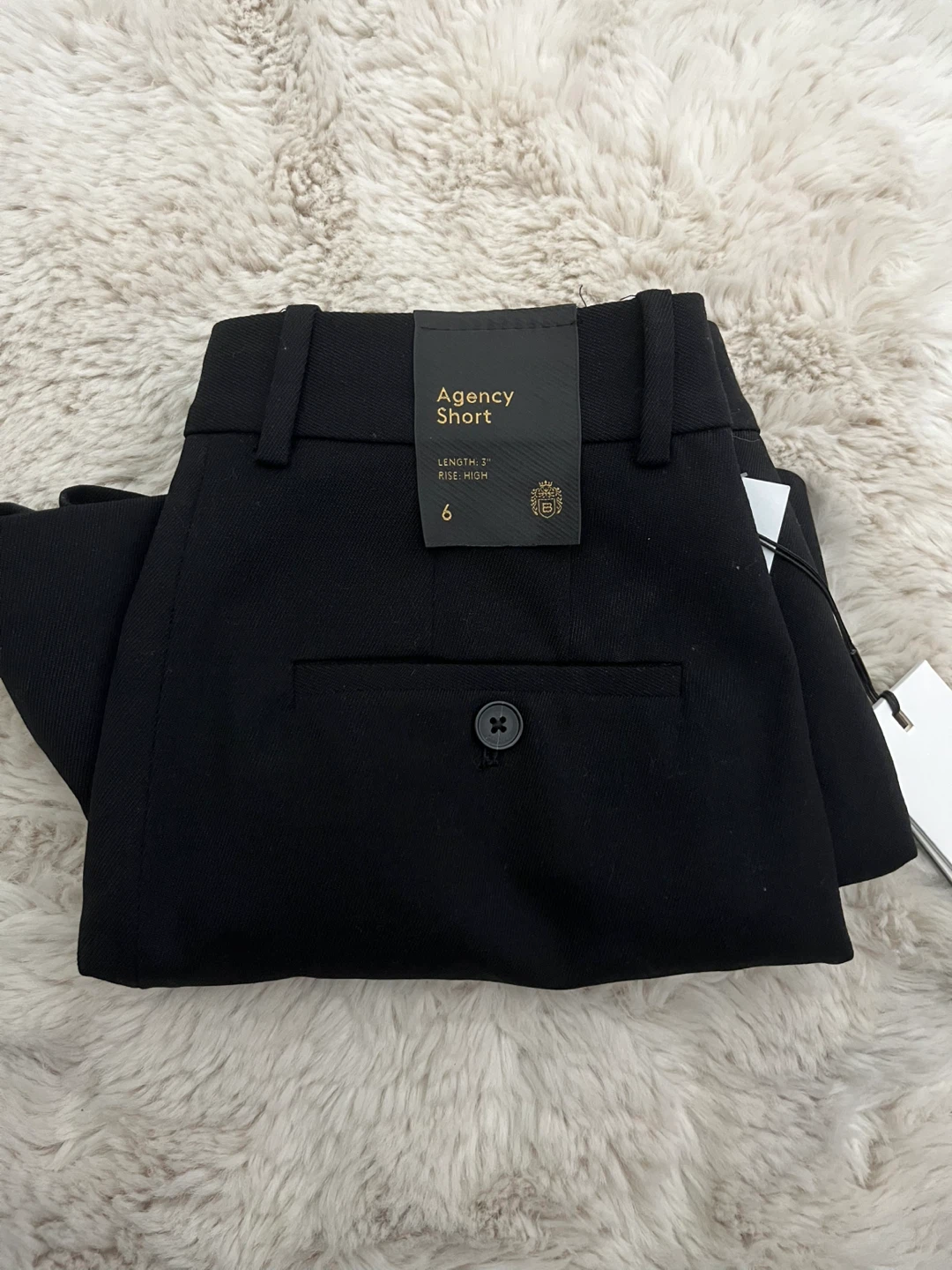 Babaton Agency Short - Aritzia