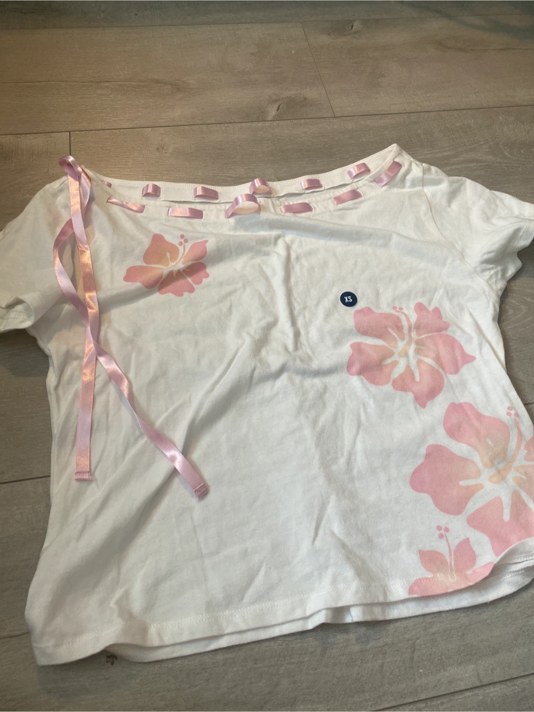 Hollister White Floral T-Shirt - XS