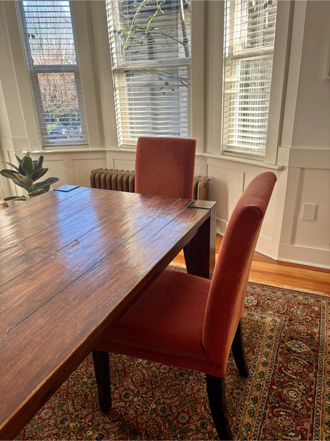 Solid Wood Dining Table with 8 matching Chairs - photo 4
