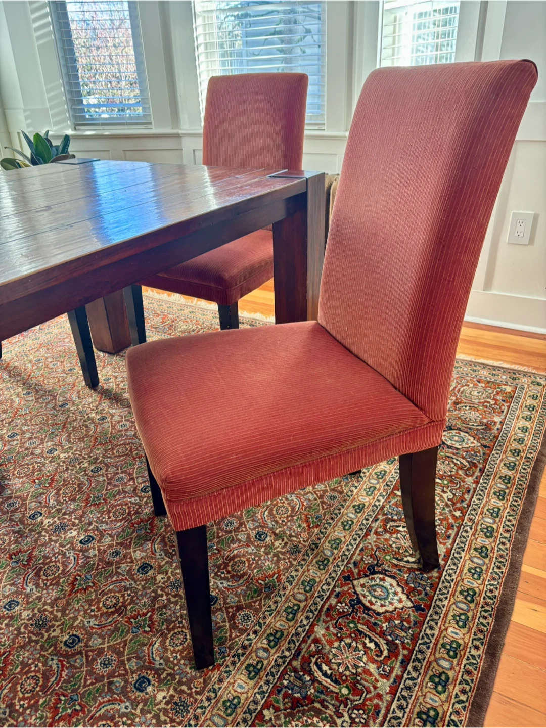Solid Wood Dining Table with 8 matching Chairs - photo 3