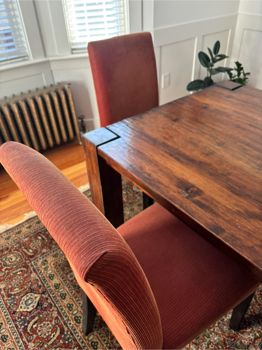 Solid Wood Dining Table with 8 matching Chairs - photo 2