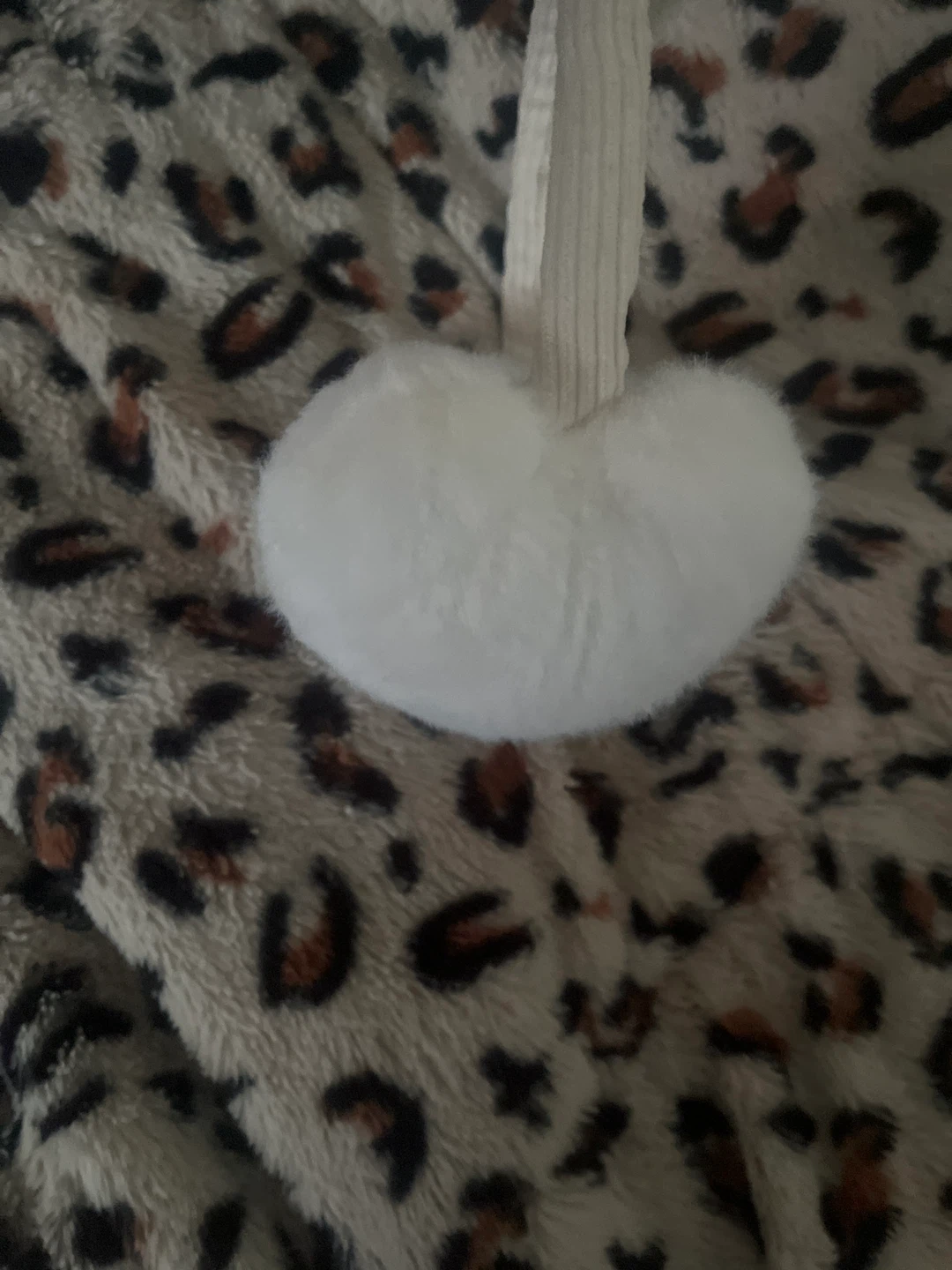 White Heart Fur Earmuffs - photo 2