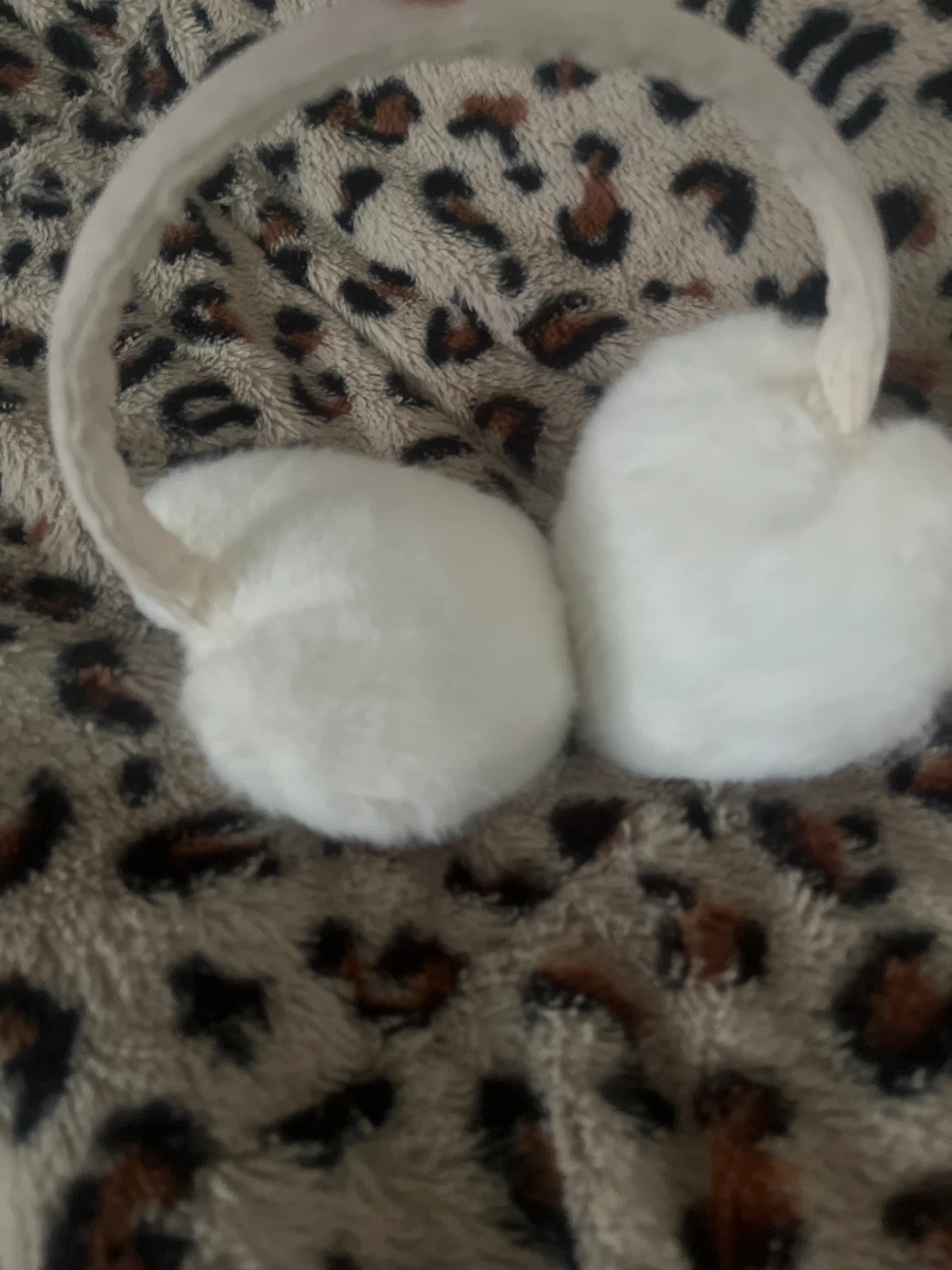 White Heart Fur Earmuffs - photo 3