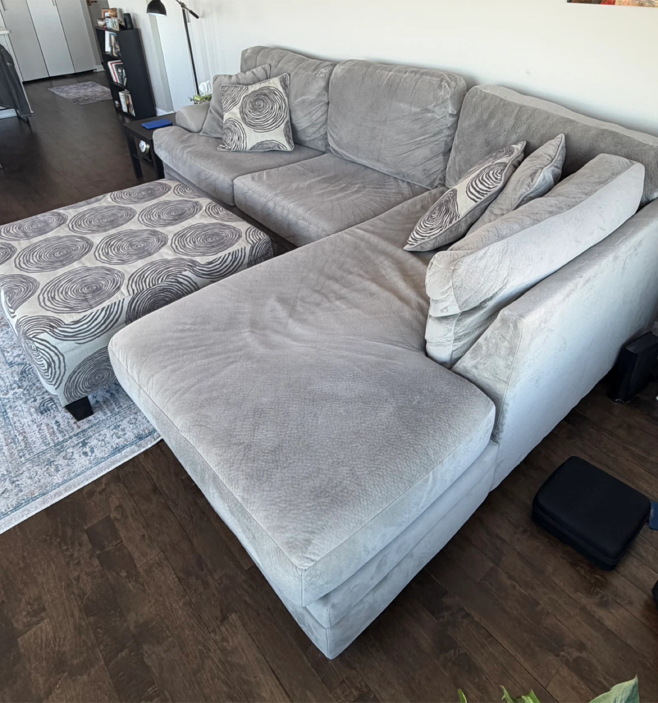 Sectional, Ottoman and Rug - photo 3