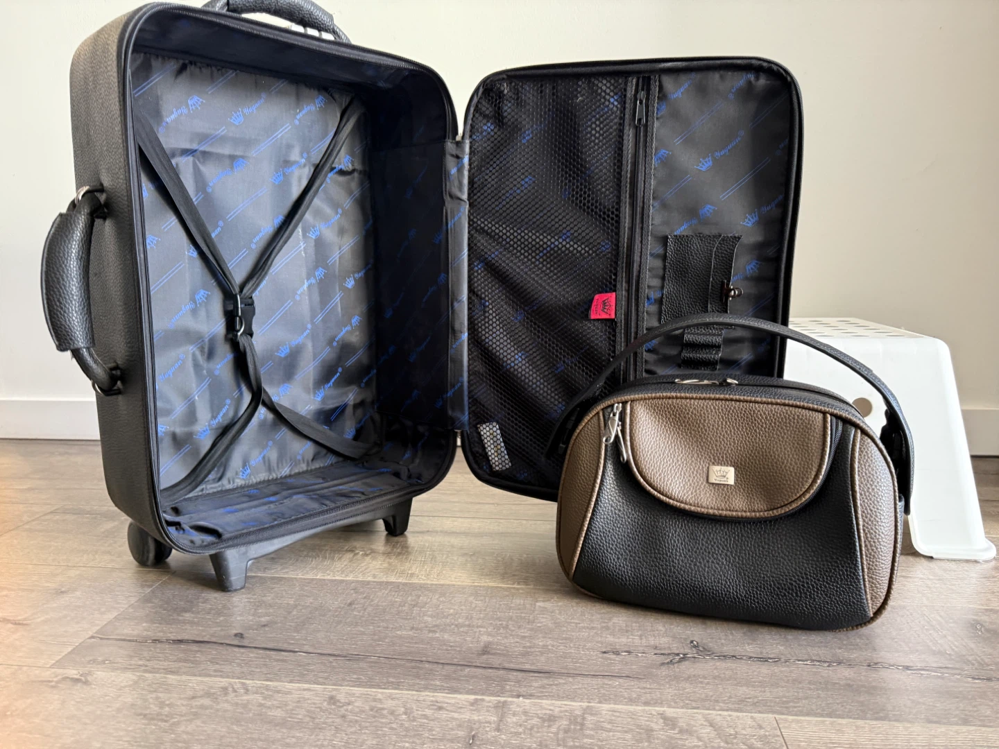 Verage leather Rolling Carry-On Suitcase & Cosmetic Bag Set - photo 3