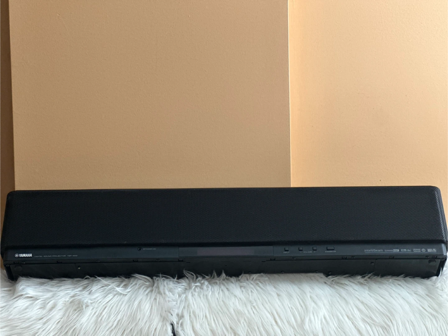 Yamaha soundbar YSP-900 sounds projector