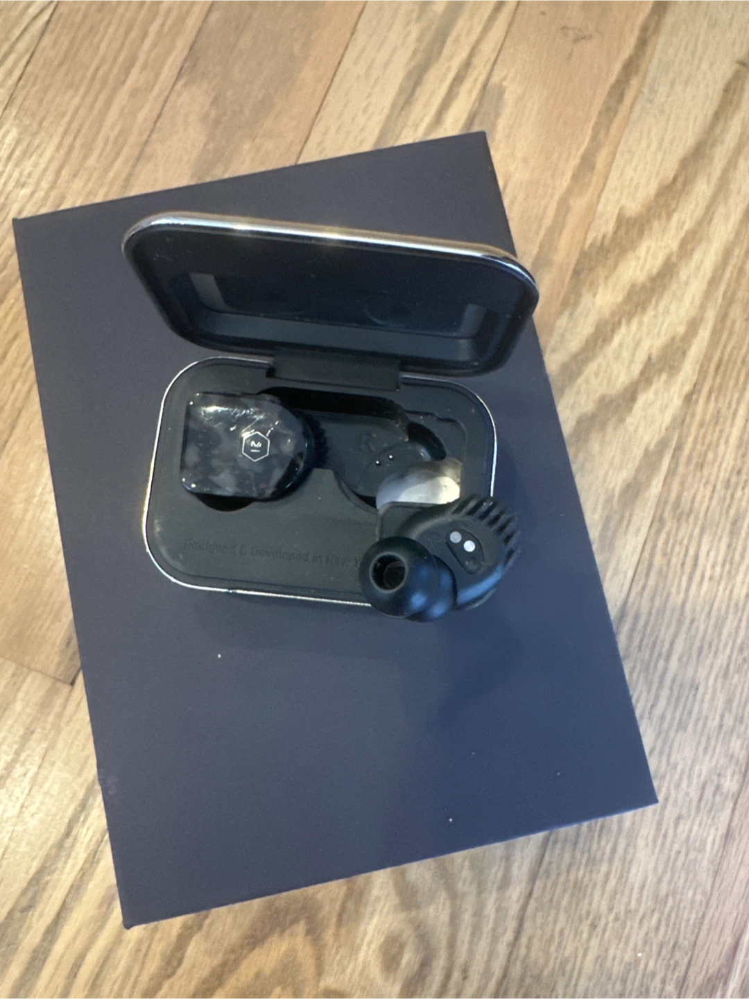 Master & Dynamic MW07 True Wireless Earphones - Like New! - photo 4
