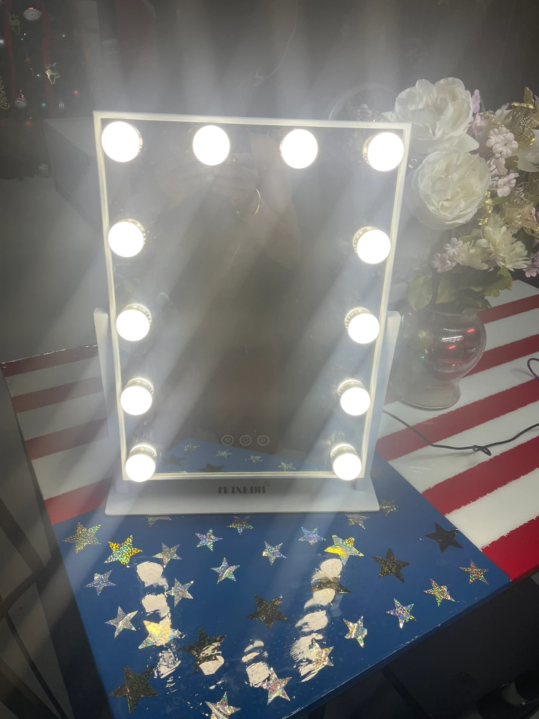 MAXKON Lighted Vanity Makeup Mirror - photo 2
