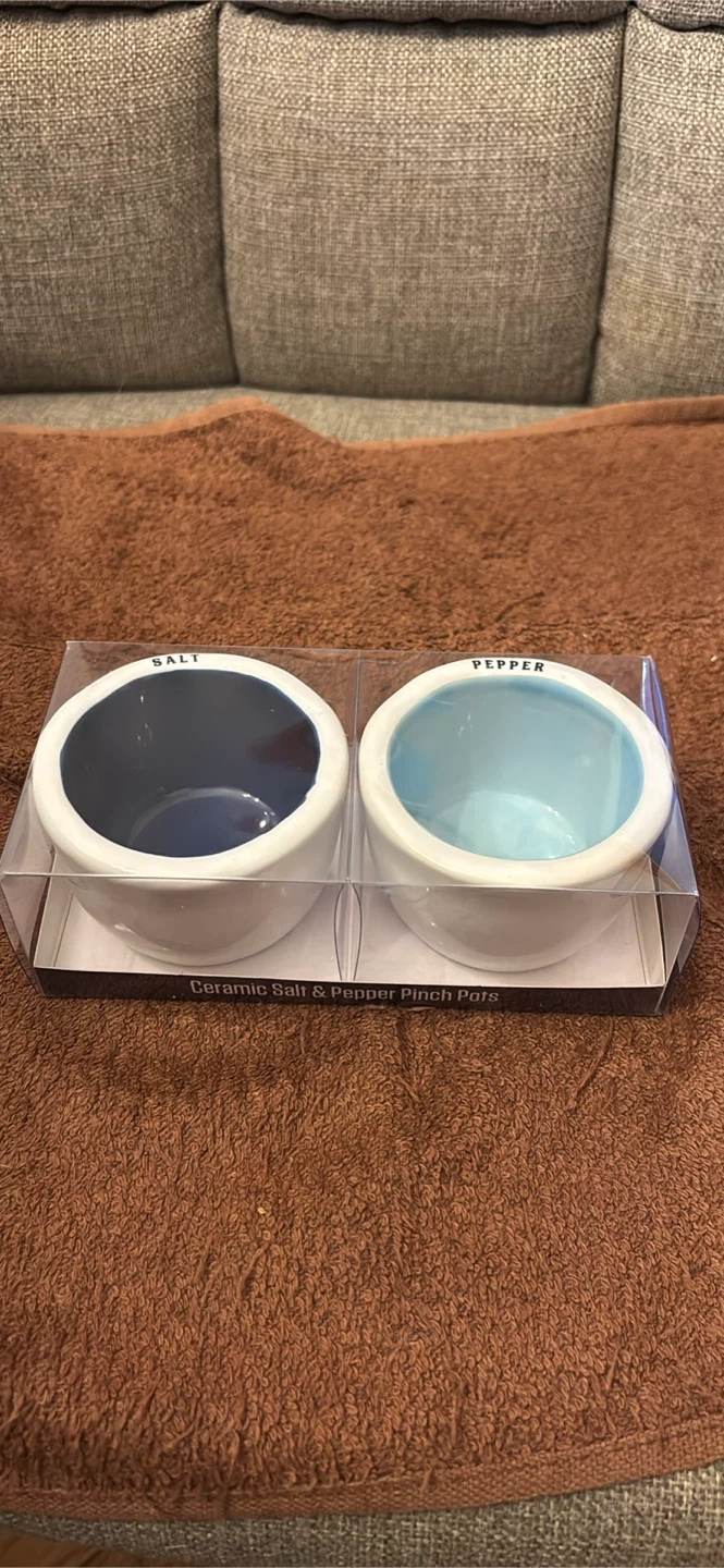 Ceramic Salt & Pepper Pinch Pots - New