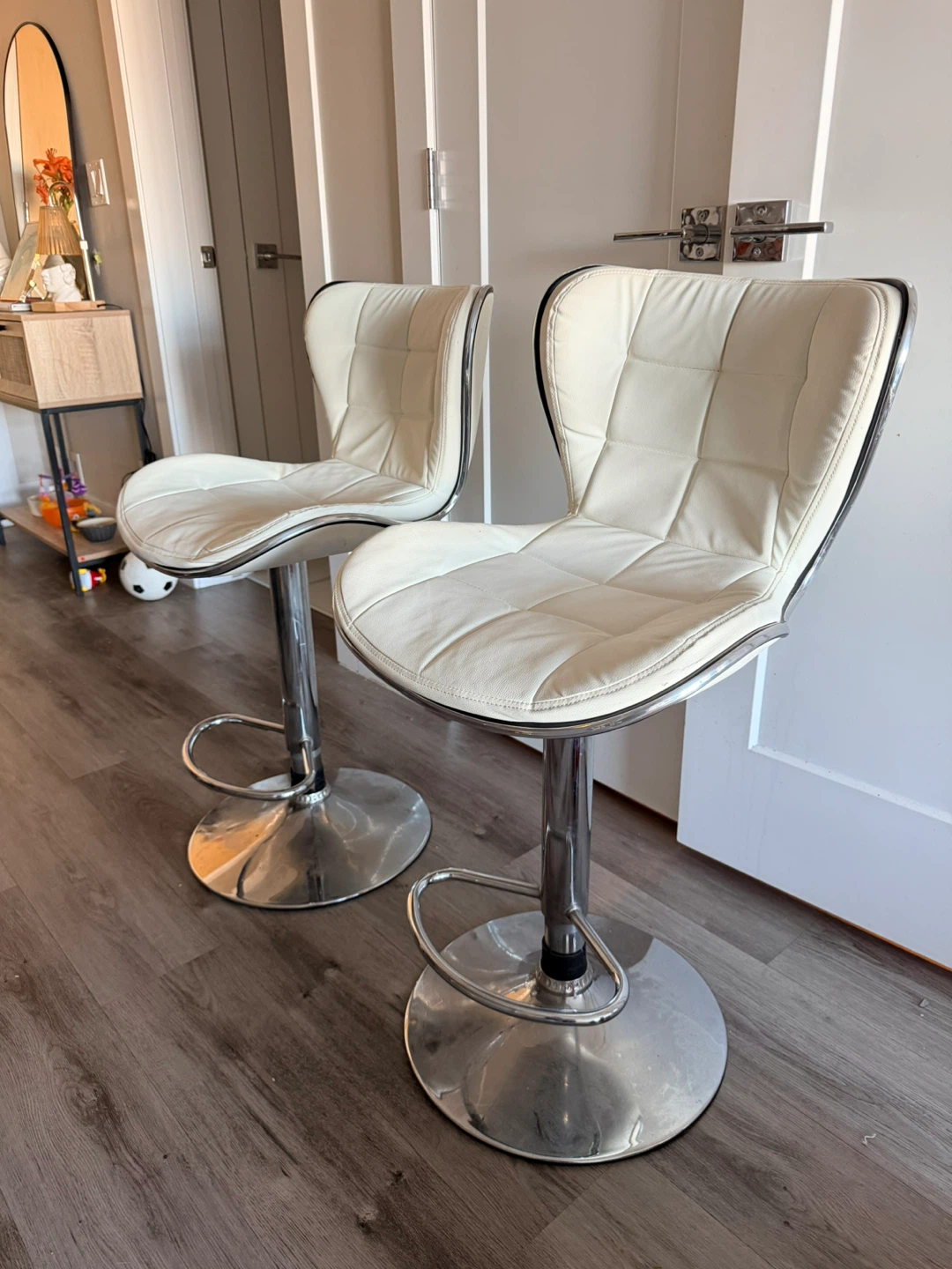 Set of 2 Cream Bar Stools
