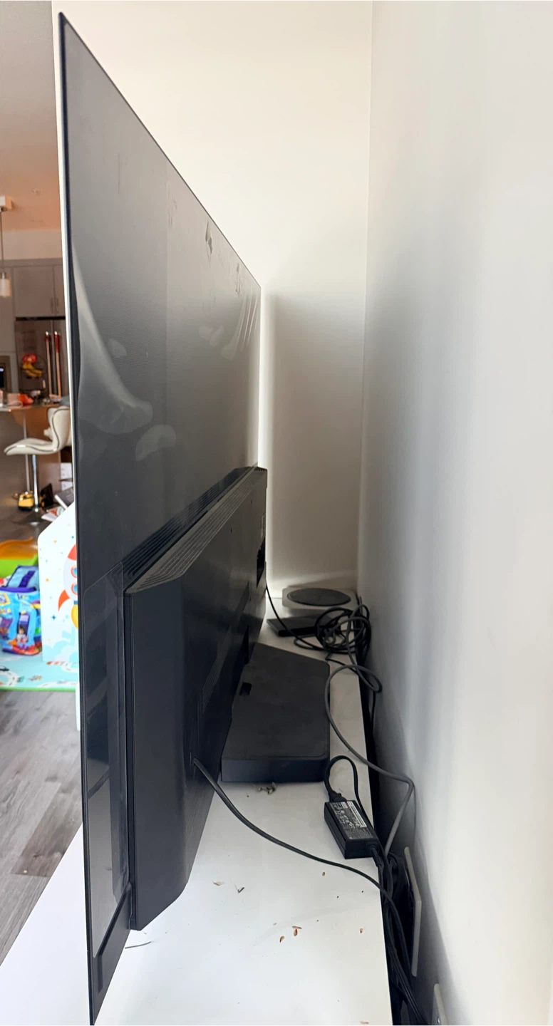 LG C1 65 inch 4K Smart OLED TV - photo 2
