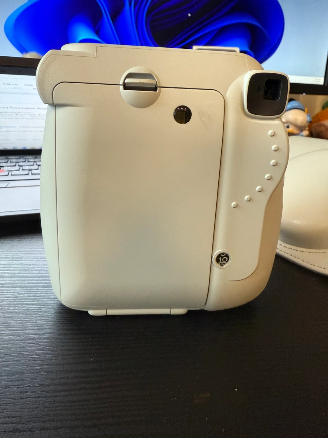Fujifilm Instax Mini 9 Instant Camera with Case - Like New! - photo 4