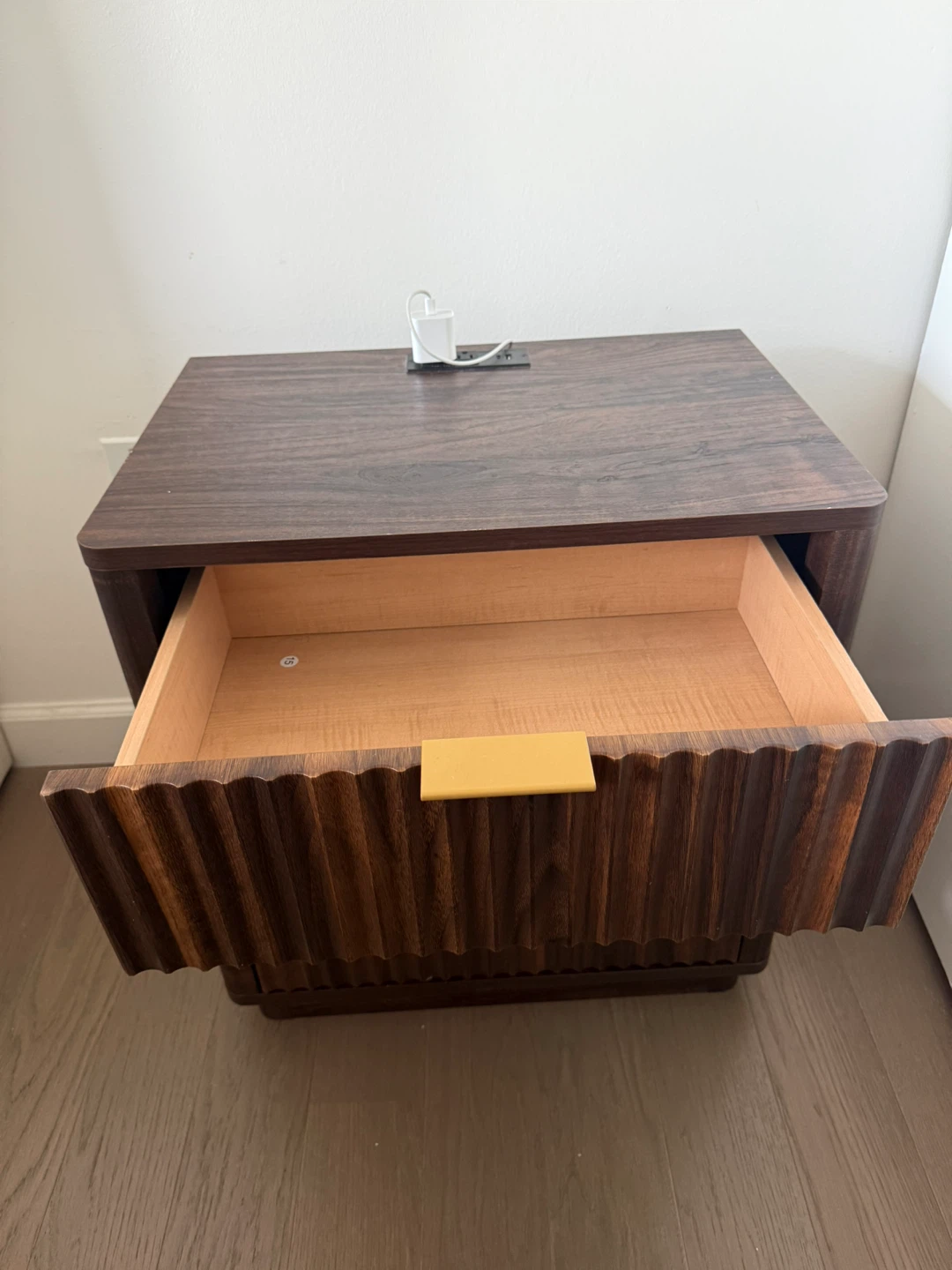 Pair of Wood Nightstands - photo 4