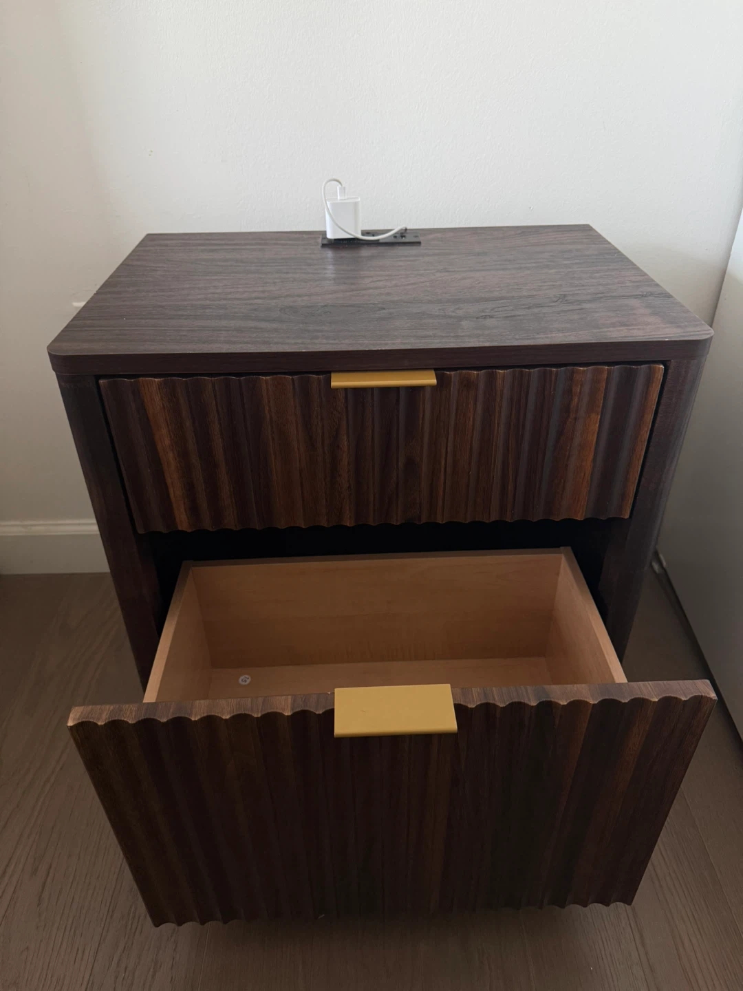 Pair of Wood Nightstands - photo 5