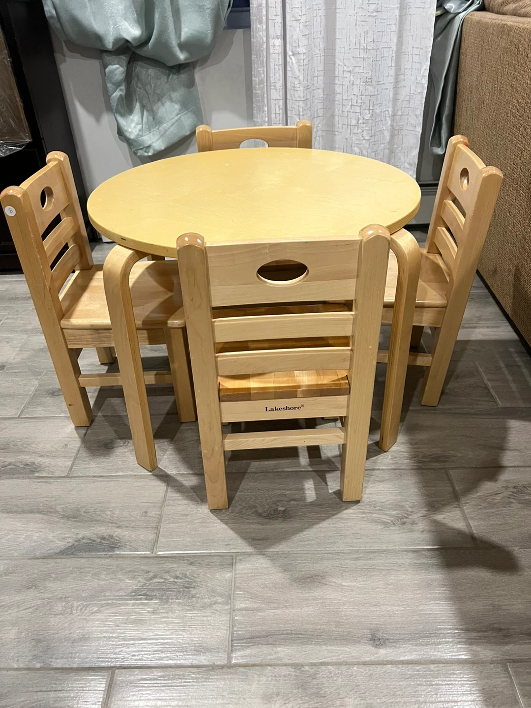Lakeshore Kids Round Table with 4 Chairs - photo 3