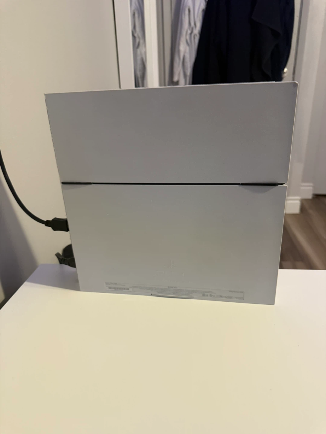 White PlayStation 4 - photo 2