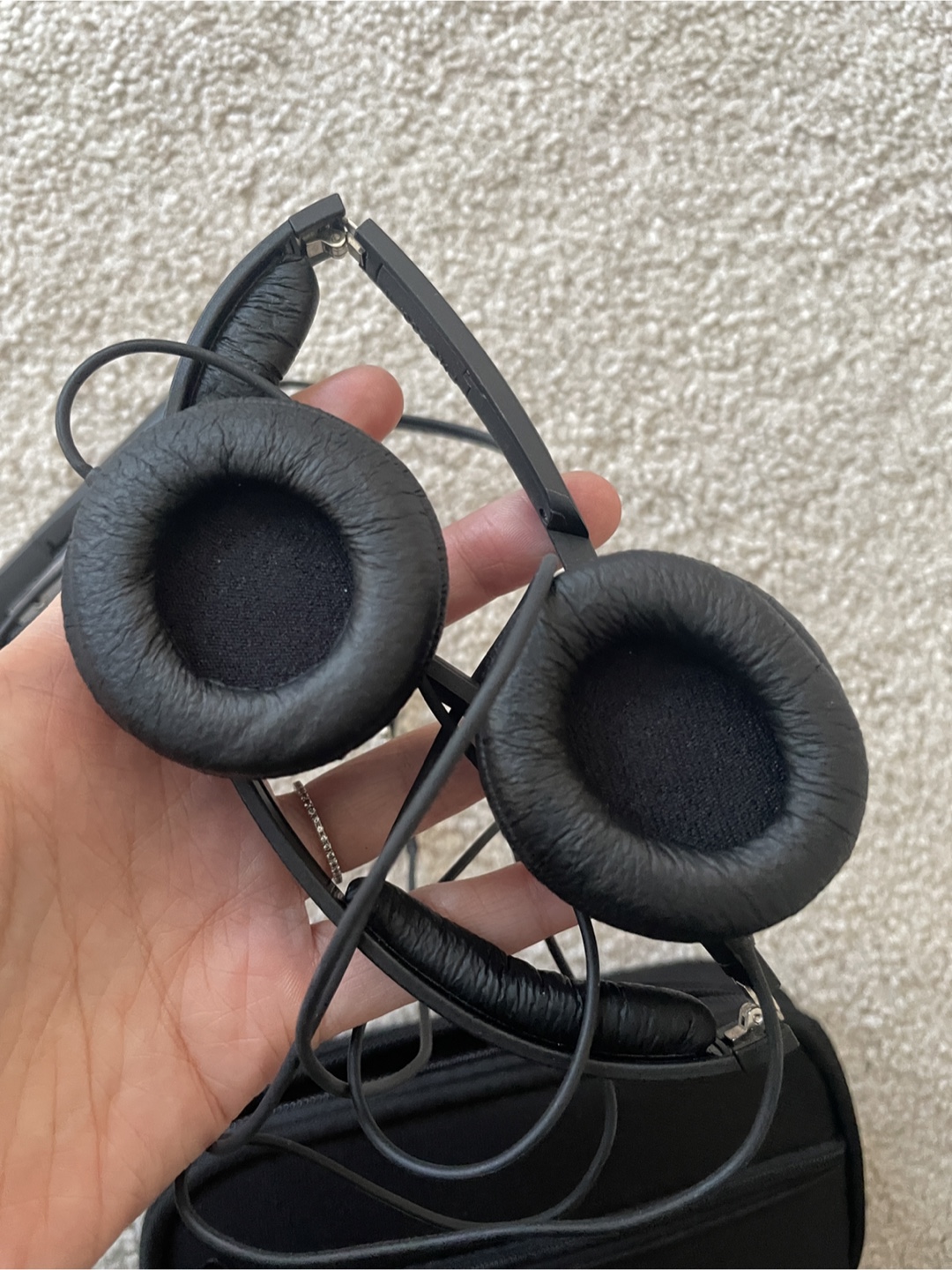 Sennheiser Headphones with Case - photo 5