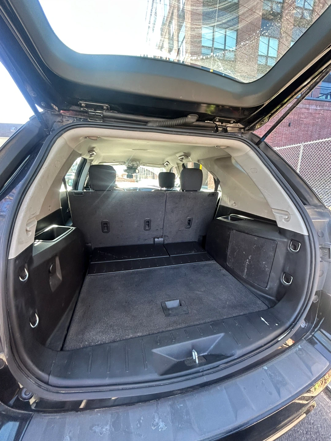 Chevrolet Equinox - Black SUV - photo 3