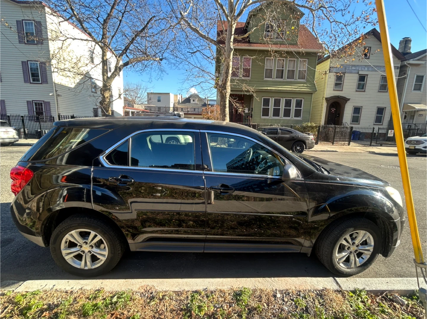 Chevrolet Equinox - Black SUV - photo 2
