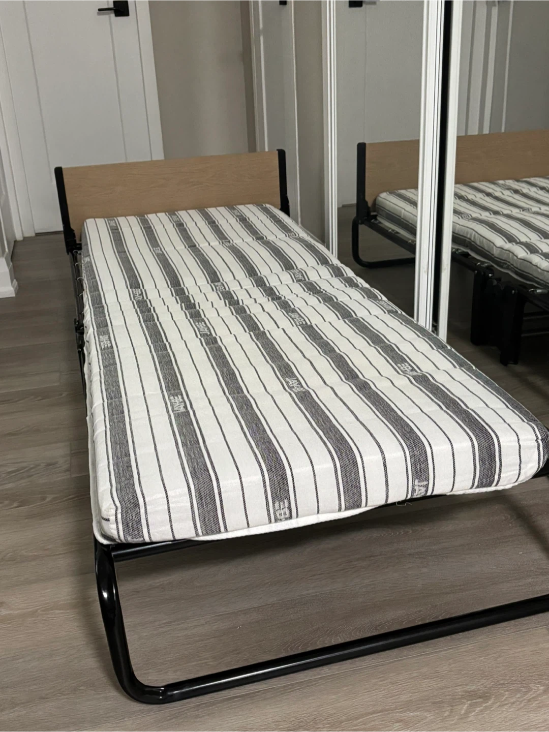 Foldable Bed Frame With Mattress with Wheels - photo 2
