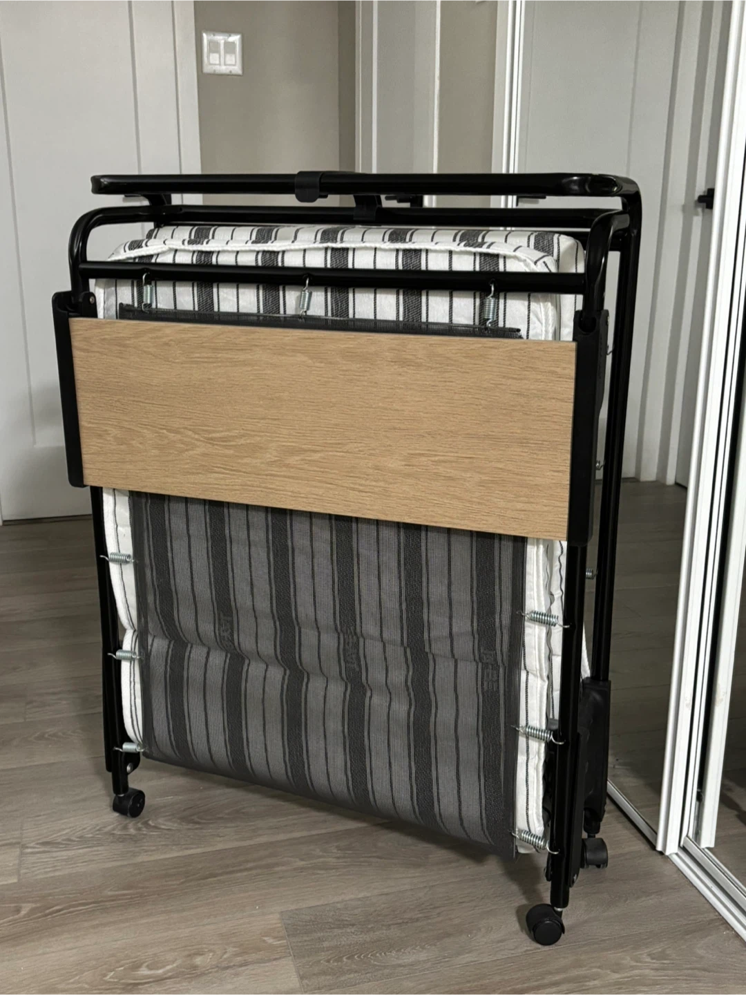 Foldable Bed Frame With Mattress with Wheels