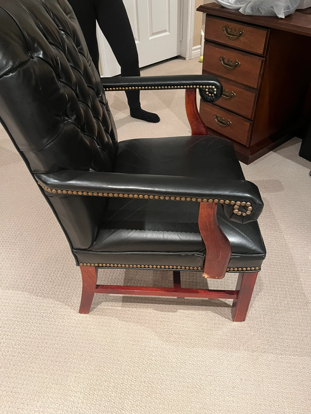 Black Leather Executive Office Chair - photo 2
